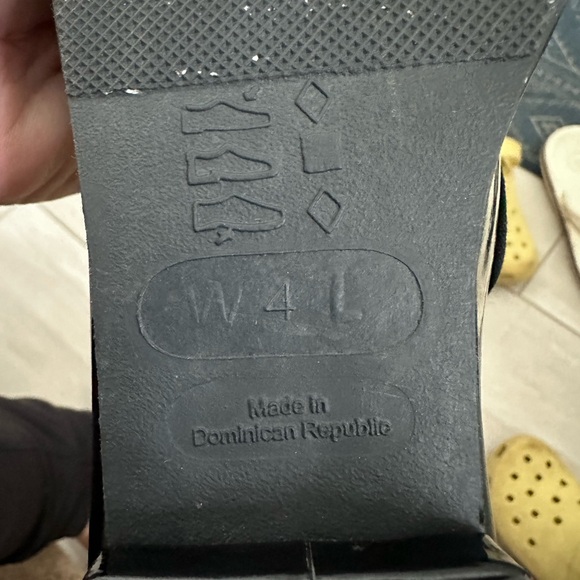 Size 4 Kids Tap Shoes - Picture 3 of 4